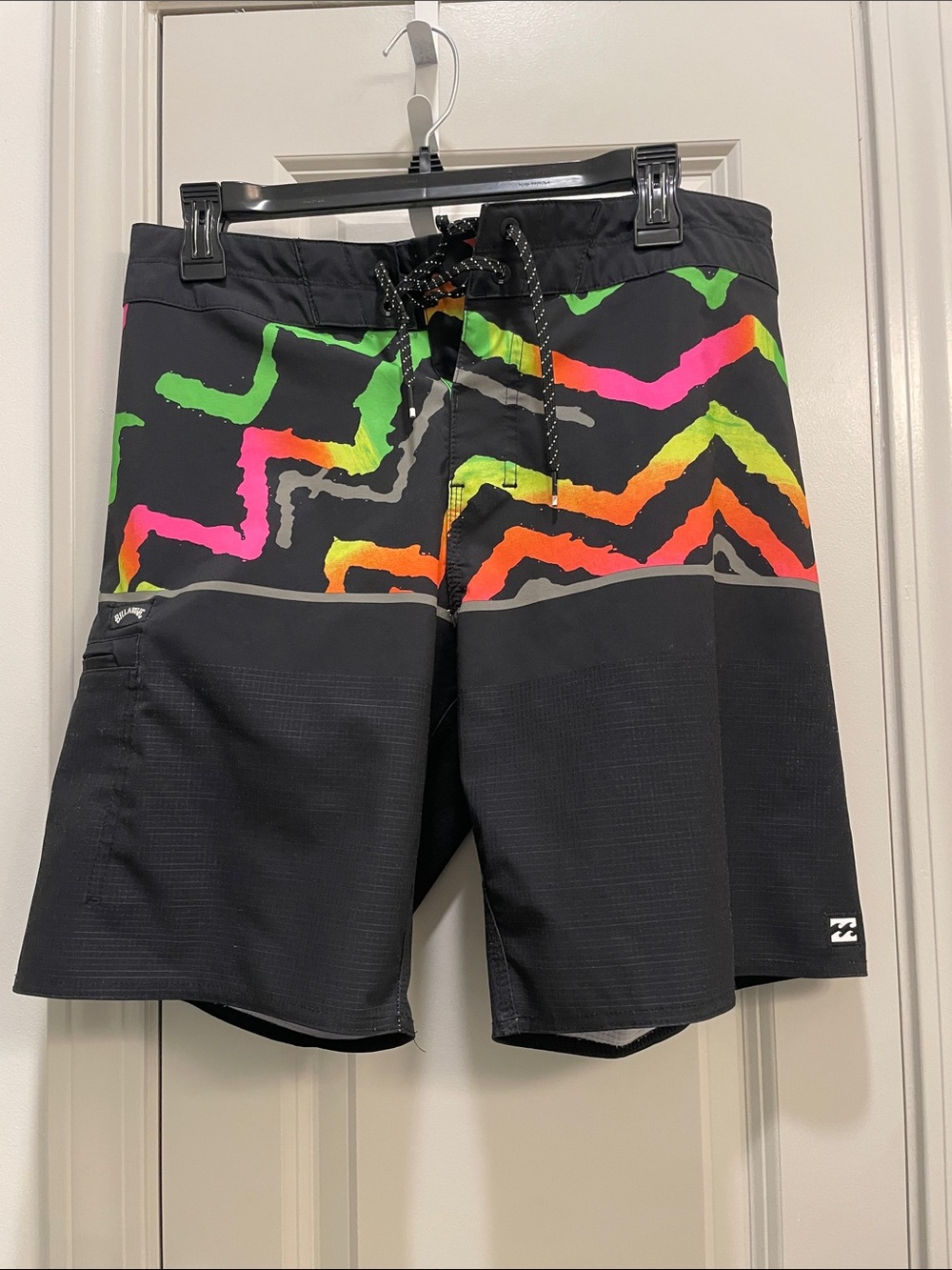 Billabong Fifty50 Airlite Boardshorts Men’s 30 Black Neon Zigzag Surf Swim